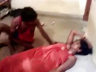 লেসের লেমন-লেসন গলা পেতে অপেক্ষা করতে বাংলা সেক্সি এক্স না পারে